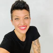 Danielle Peckham's Instagram, Twitter & Facebook