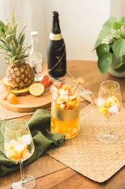 Sangria Blanca Recette De Cocktail En Carafe Recette En 2020 Sangria Recette Cocktail Cocktail