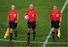 Pada tanggal 26 oktober 1863 didirikan sebuah badan yang disebut engglis football assosialiation. Tugas Wasit Sepak Bola Definisi Jenis Posisi Macam Macam