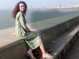 Andie macdowell portrays a woman who is tormented by the ghost of her abusive, alcoholic husband. Satyajit Ray Andie Macdowell Indian Movie Stars Are The Most Beautiful They Are Like A Sculpture Or Painting English Movie News Times Of India