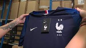 Peter rohlmann, directeur de l'agence pr marketing et expert en économie du sport, explique les raisons de cette attente. Football Le Maillot 2 Etoiles Des Bleus Est Arrive Youtube