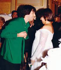 Bianca pazzaglia è la ex moglie di enrico brignano, la quale ha terminato la relazione con il comico italiano nel 2013 dopo ben 5 anni di matrimonio. Avete Mai Visto L Ex Moglie Di Matteo Salvini Si Tolse La Camicia E