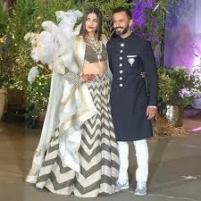 The actress is not a fan of quintessential big fat indian weddings. Just Look At Those Fancy Cakes At Sonam Kapoors Wedding