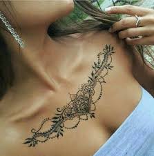 Tattoo Vorlagen Frauen Schone Malerei Anstelle Von Kette Tragen Lange Ohrringe Frisur Lange Haare Chest Tattoos For Women Tribal Chest Tattoos Body Art Tattoos