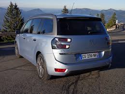 Volume de coffre 537 l. Essai Video Citroen Grand C4 Picasso Chapeau L Artiste
