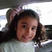 Feliz día!! Amor mio. Feliz día Papito!! Te amamos infinito, gracias por  ser el mejor papá del mundo para nuestra hermosa Chloe! El príncipe  perfecto para chloe y para Mi!,,, ❤️❤️#porsiemprejuntos