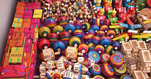 Para jugar, lo primero es que cada niño tenga su sombrero. Juguetes Tradicionales Factor De Identidad Que Plasman En Fotografias Enfoque Noticias