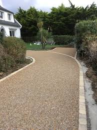 + le béton peut être coulé de manière uniforme, sans joints, ce qui vous évite d'avoir affaire aux mauvaises herbes et autres mousses qui poussent entre. Allee De Jardin Beton Desactive Beton Lave Region De Brest Garden Concepts Allee De Jardin Amenagement Paysager De Cour Jardin En Beton
