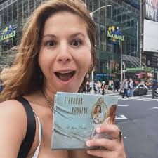 Super late to the party, but hey, some peeps still have their Xmas trees  out, so what the heck. Here comes the great photo dump of 2023 📸 1. Time  with friends