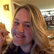 San Marino. Fake mail. Dall'header risulta che la mail originaria è partita  da eva@sanmarinosocialmedia.com e che l'intestatario del dominio è Daniela  Conti. Ecco la prova