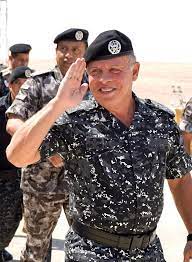 مذهب أهل التعطيل النفاة، أولئك الذي يزعمون أنه ليس هناك استواء حقيقيّ وينفون أن يوصف اللهُ بذلك، ويزعمون أنّ الله ليس فوق السماوات! Facebook