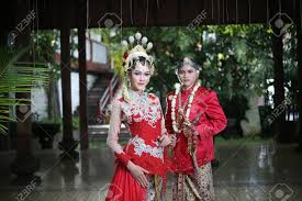 However, nowadays, many indonesian women wear this kind of traditional dress every day. Indonesia Google Search