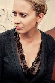 Julia Hicks's Instagram, Twitter & Facebook