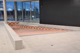 Det er lettvint å parkere på vårt store område med parkeringsplasser. Ullensaker Svommehall Jessheimbadet