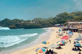 Pantai krakal di gunungkidul dengan hamparan batu karang. 9 Spot Foto Pantai Drini Terbaru Harga Tiket Masuk 2021