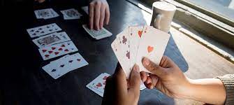 Two suits (hearts and diamonds) in red color and another two (spades and clubs) in black. How To Play App Card Game Rules Bicycle Playing Cards
