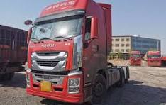 Red Color Used Isuzu 6X4 10 Wheel Heavy Duty Tractor Truck Giga Trailer  Head for Towing
