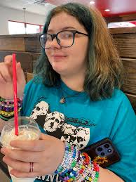 Hey you guuuyyyysssss! It has come to my attention that Bob's choice of  shirt, and being front and center, was deliberate 🤣