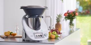 Potete utilizzare la pasta di zucchero così com'è, al naturale, o eventualmente colorarla a piacere altre ricette gustose:crema pasticcera con il bimby, pan di spagna con il bimby. Pasta Di Zucchero Fatta In Casa Ecco La Ricetta Con E Senza Bimby