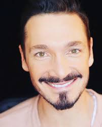 Michaël Girard (chanteur et artiste-peintre) — Wikipédia