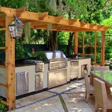 An outdoor kitchen can help you spend time outdoors, cooking and serving food as you spend time entertaining your family and friends. Goodshomedesign
