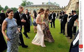 Jakiś czas temu świat obiegły szokujące informacje. Kim Jest Rose Hanbury Z Ktora Ksiaze William Mial Zdradzic Ksiezna Kate Middleton Eska Pl