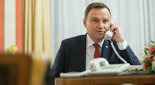 Andrzej duda na wesoło may 13, 2020 · pewnie znacie to uczucie, kiedy udajecie się na porcelanowy tron i nie weźmiecie ze sobą pewnego atrybutu, jakim jest telefon. Andrzej Duda Telefon Aju Pl