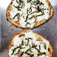 Naan White Pizza Under 15 Minutes White Pizza Recipes Pizza Recipes White Pizza