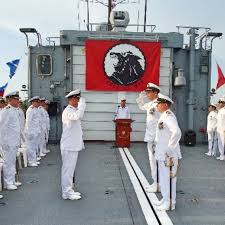 Capitán de fragata, empleo militar de la armada equivalente a teniente fragata — sustantivo femenino 1. La Fragata Arc Almirante Padilla Tiene Nuevo Comandante Armada Nacional