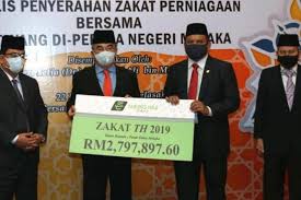Beliau yang juga ketua menteri berkata kadar itu ditetapkan menerusi jawatankuasa fatwa negeri melaka. Majlis Serahan Zakat Th 2019 Kepada Zakat Melaka Tabung Haji
