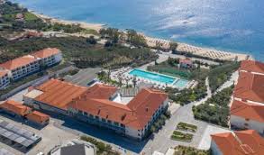 Un hotel all inclusive recomandat familiilor cu copii este situat in statiunea aghia marina, cu acces direct la plaja lata de nisip, foarte. Oferte Litoral 2021 Grecia