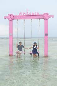 Wisata gili trawangan ini secara administratif berada dalam wilayah provinsi nusa tenggara barat, terletak di arah barat laut pulau lombok. Ayunan Pink Coco Picture Of Gili Trawangan Gili Islands Tripadvisor