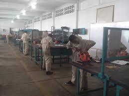 Untuk sekolah tujuan, ada 3 smk di solo yang menyelenggaran jurusan teknik instalasi pemanfaatan tenaga listrik : Smk Warga Jurusan Pemesinan