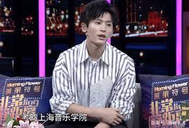Tuy có mười năm hoạt động trong lĩnh vực diễn xuất và bỏ túi cho mình rất nhiều tác phẩm lớn nhỏ khác nhau nhưng anh vẫn chưa thực sự tạo được bứt phá. Ji Y5ll1kklc M