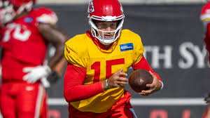 Chiefs’ Patrick Mahomes quietly supported a local podcaster whose father died