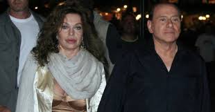 The stunning veronica lario is a talented actress who came into limelight after she met and married silvio berlusconi, the former owner of a c milan. Berlusconi La Cassazione Dice No All Assegno Di Mantenimento Per Veronica Lario Lei Deve Restituire 45 Milioni Il Fatto Quotidiano