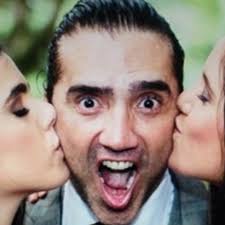 Lo dice bien esta canción: “no hay nada más bello, desde que el mundo las  vio caminar” Mi amor partido en dos, pero siempre duplicado para todos los  afortunados que las rodeamos.