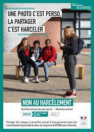 Le monde en face : Epingle Sur Nonauharcelement