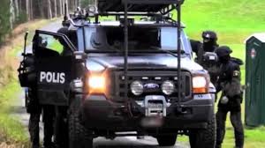 Kriminalvårdens förhandlare, insatsstyrka och polis är på plats och läget är fryst. Piketen Swedish Swat Youtube
