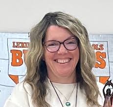 USAO Art Faculty Freddy Baeza highlighted in Faculty Friday.💚