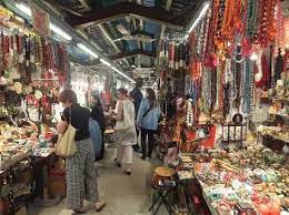 Jade Market Yau Ma Tei Jade Hawker Bazaar For Mum While We Re At Disney Land Kowloon Hong Kong Marketing China Travel