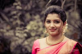 Pin By Jomol John On Jewellery Nd Sarees Christian Wedding Sarees Christian Bride Kerala Wedding Photography
