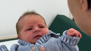 Geburt im Saalekreis: Geburt im Saalekreis: Familie Ernst begrüßt den  kleinen Theo