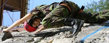 Armata vrea sa angajeze si 400 de medici si 50 de psihologi. Am Mers La Un Birou De Recrutare SÄ Aflu DacÄ MeritÄ SÄ Te Inrolezi La Armata RomanÄ