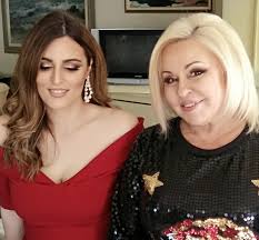 Οπότε, εβελίνα μας, σε περιμένουμε πώς και πώς το επόμενο . Sto Spiti Toys Me Ypodexthkan H Gnwsth Mas Tragoydistria H8opoios Ebelina Nikoliza Kai H Mhtera Ths K Mpessy Argyrakh Prokeimenoy Na Epimelh8w To Makigiaz Toys Sas Eyxaristw Para Poly K Tis