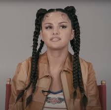 This braided ponytail hairstyles of selena gomez look very lively and attractive, just as sunshine. Watch Selena Gomez Do A Friends Trivia Quiz