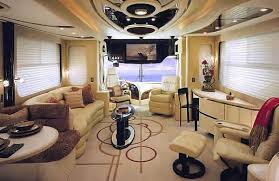 By Bus Et Rien D Autre Interieur Camping Car Caravane De Luxe Camping Car De Luxe