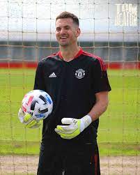 Thomas david heaton is an english professional footballer who plays as a goalkeeper for premier league club manchester united and the englan. Gallery Of Tom Heaton Images As Goalkeeper Signs For Man Utd Manchester United
