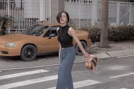 Paris by night do ông tô văn lai sáng lập sau năm 1975. Fashionista Chau Bui Chia Sáº» Bi Quyáº¿t Xay Dá»±ng Phong Cach Athleisure Elle