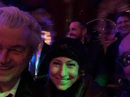 Gevangenisstraf kan al worden opgelegd, nu nog een levenslang houdverbod. Geert Wilders Met Dion Graus En Joyce In Symbolica Facebook